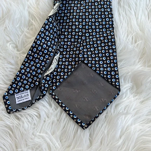 VALENTINO Polka Dot Luxury Tie 100% Silk - Picture 3 of 6